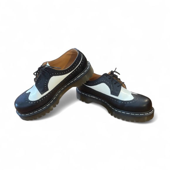 Like New! Dr. Martens 3979 Bex Smooth Leather Brogue Sz M9/W11 - Picture 1 of 7